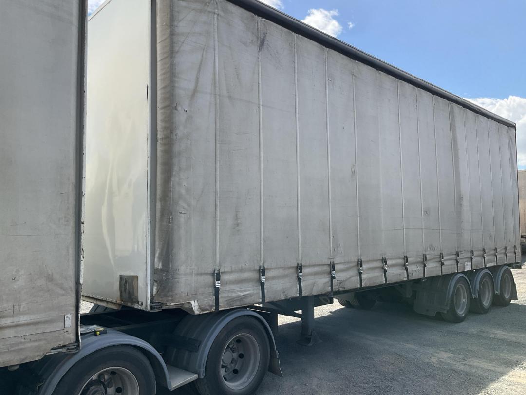 Photo '3' of ROADMASTER SG Curtainsider B-Train