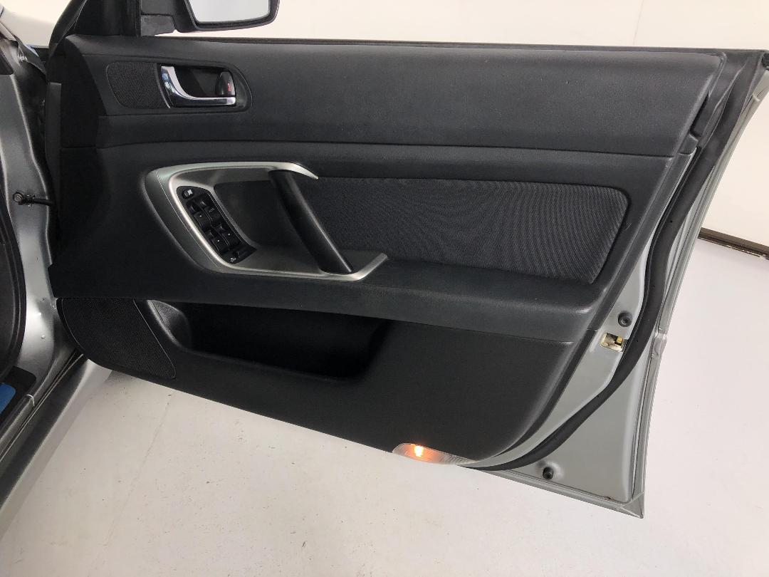 Photo '15' of Subaru Legacy