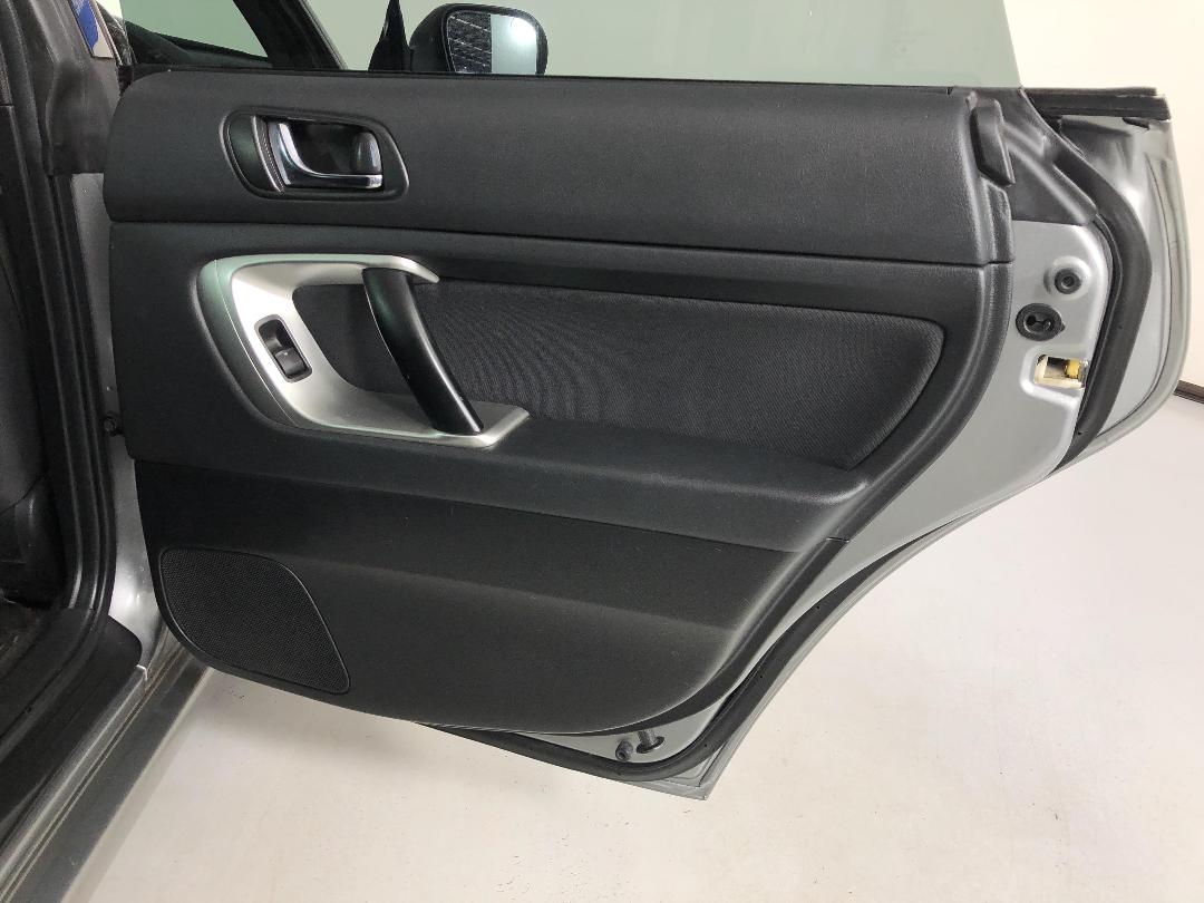 Photo '19' of Subaru Legacy