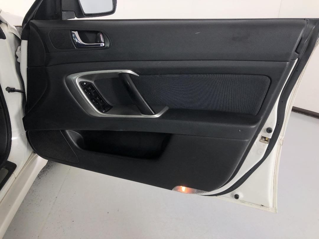 Photo '15' of Subaru Legacy