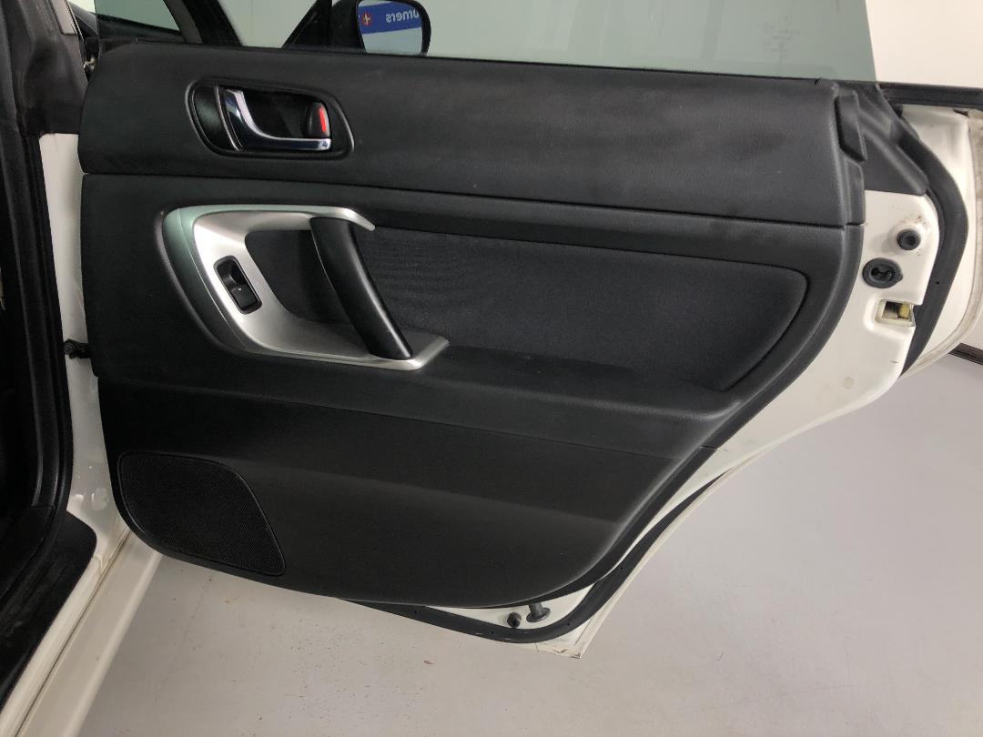 Photo '19' of Subaru Legacy