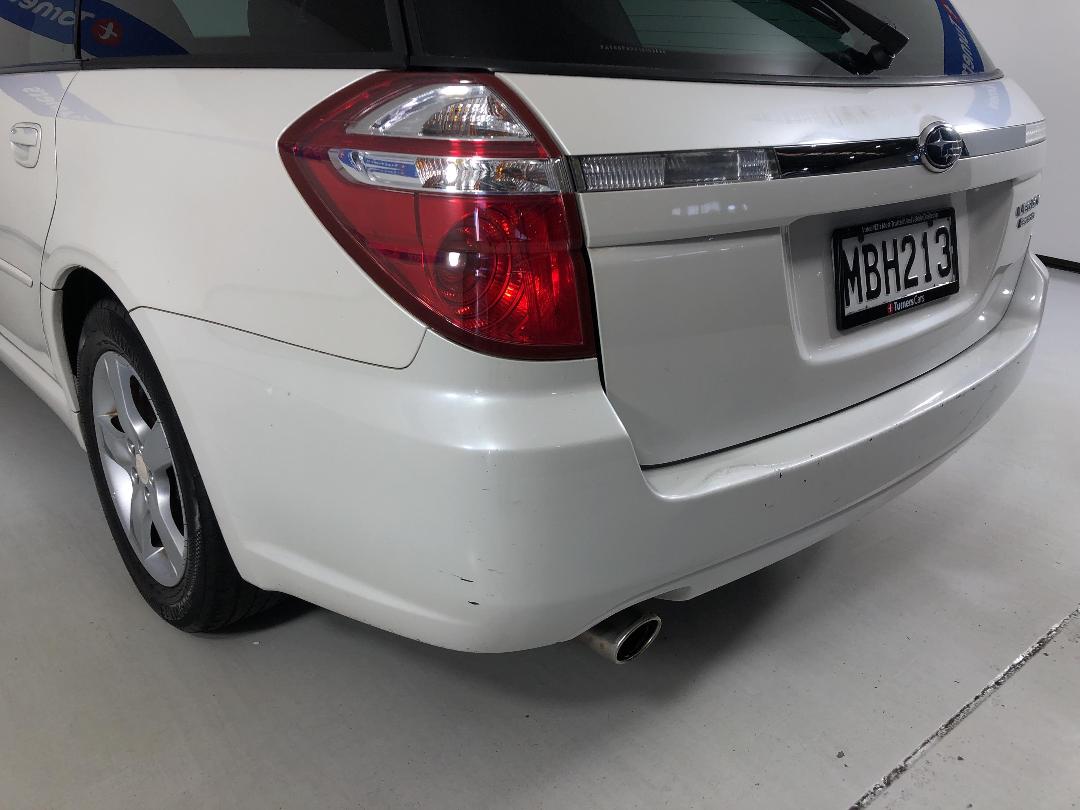 Photo '30' of Subaru Legacy