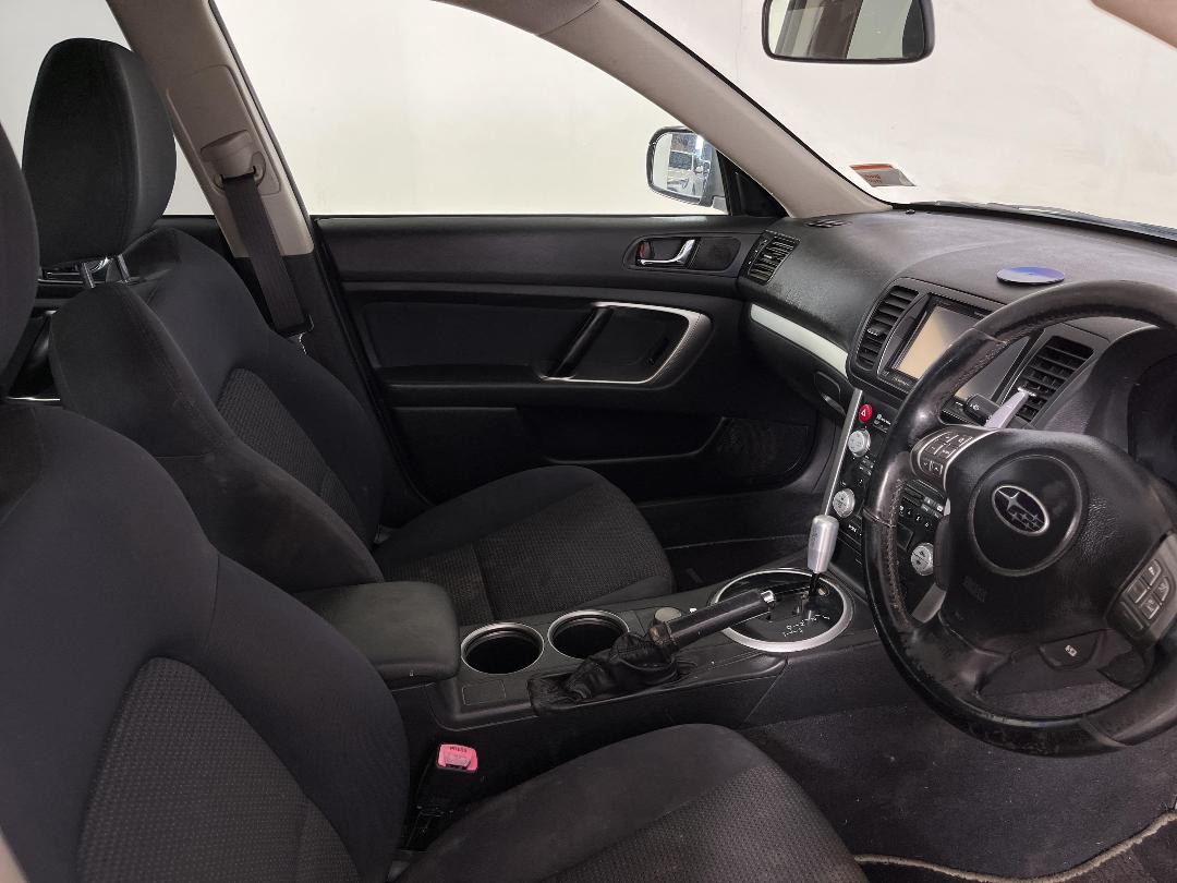 Photo '16' of Subaru Legacy