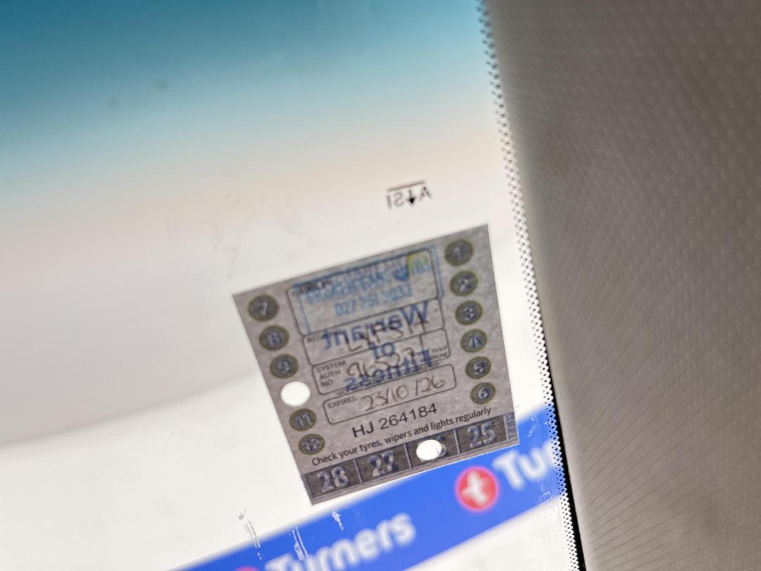 Photo '23' of Subaru Legacy