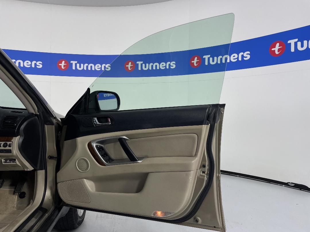 Photo '15' of Subaru Legacy