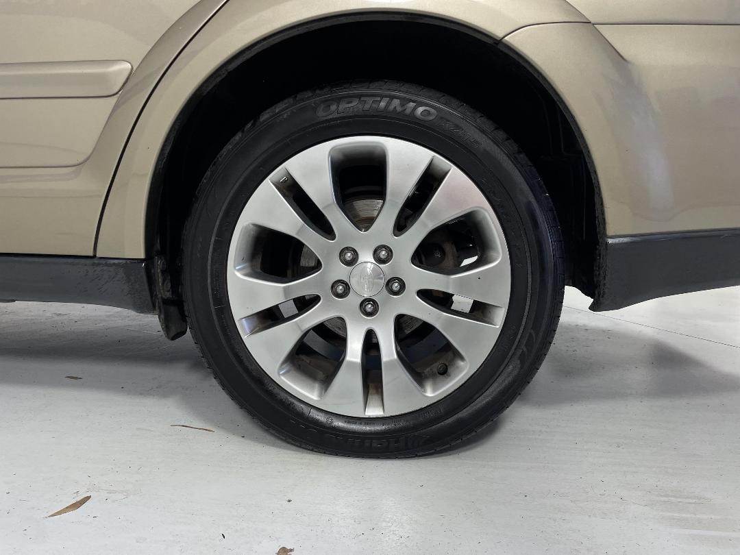 Photo '11' of Subaru Legacy