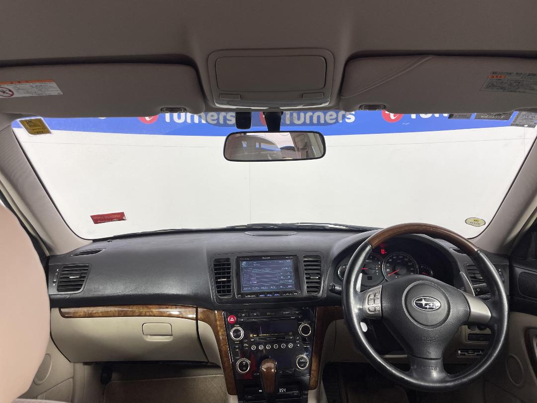 Photo '17' of Subaru Legacy