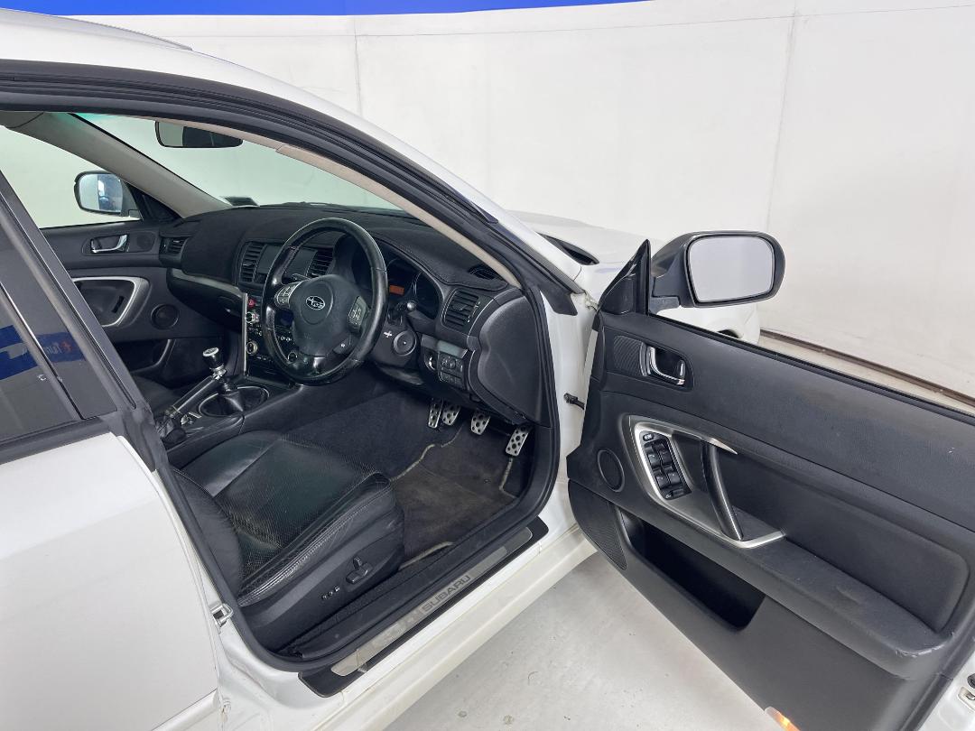 Photo '15' of Subaru Legacy