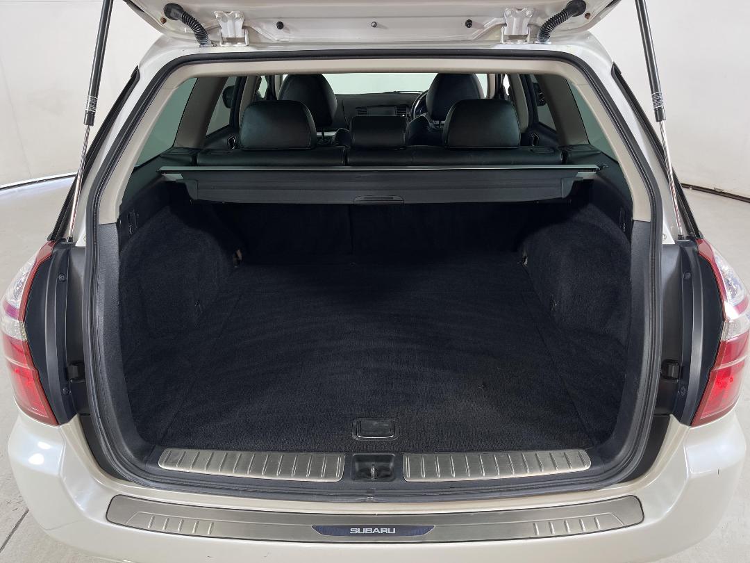 Photo '14' of Subaru Legacy