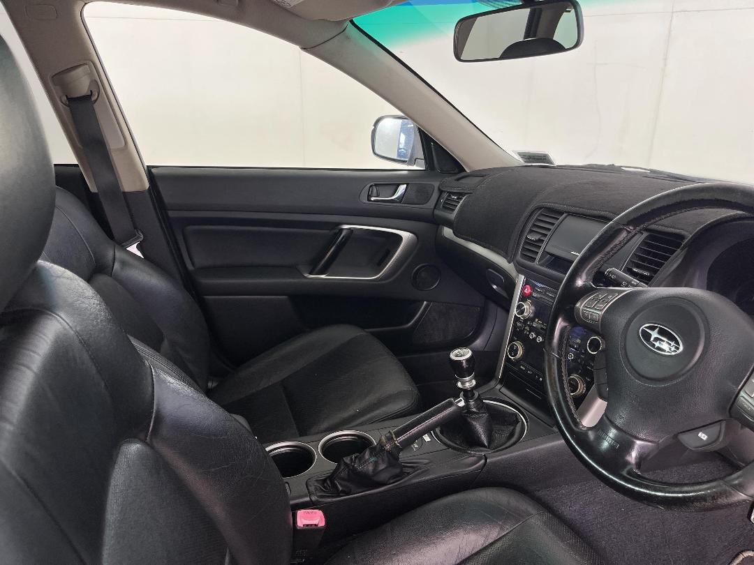 Photo '16' of Subaru Legacy