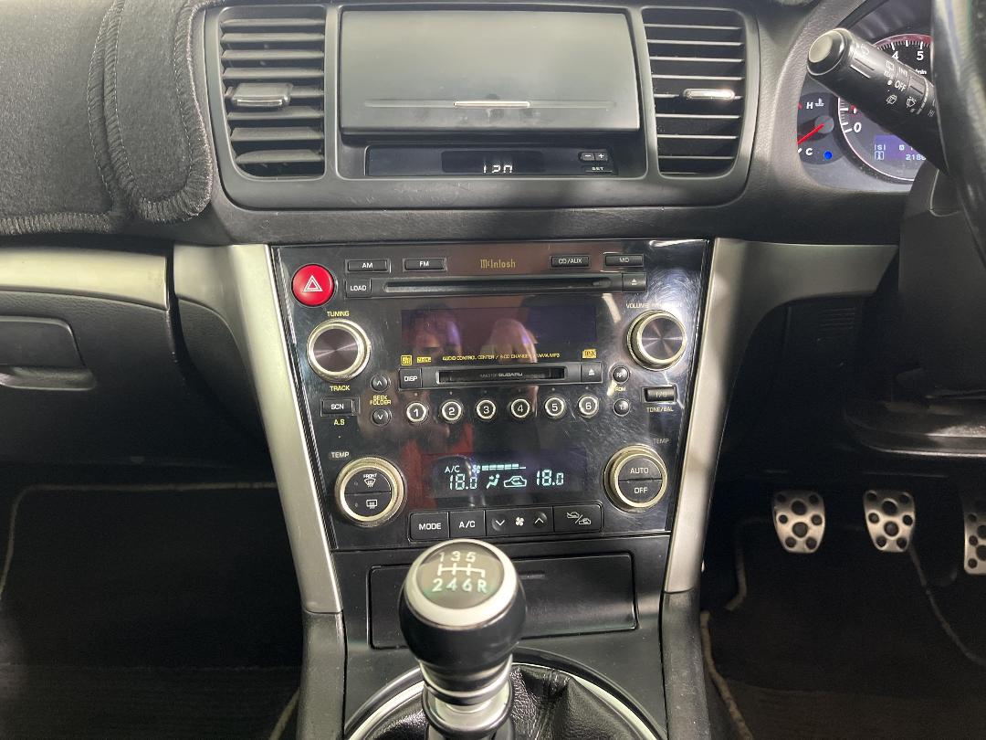 Photo '18' of Subaru Legacy