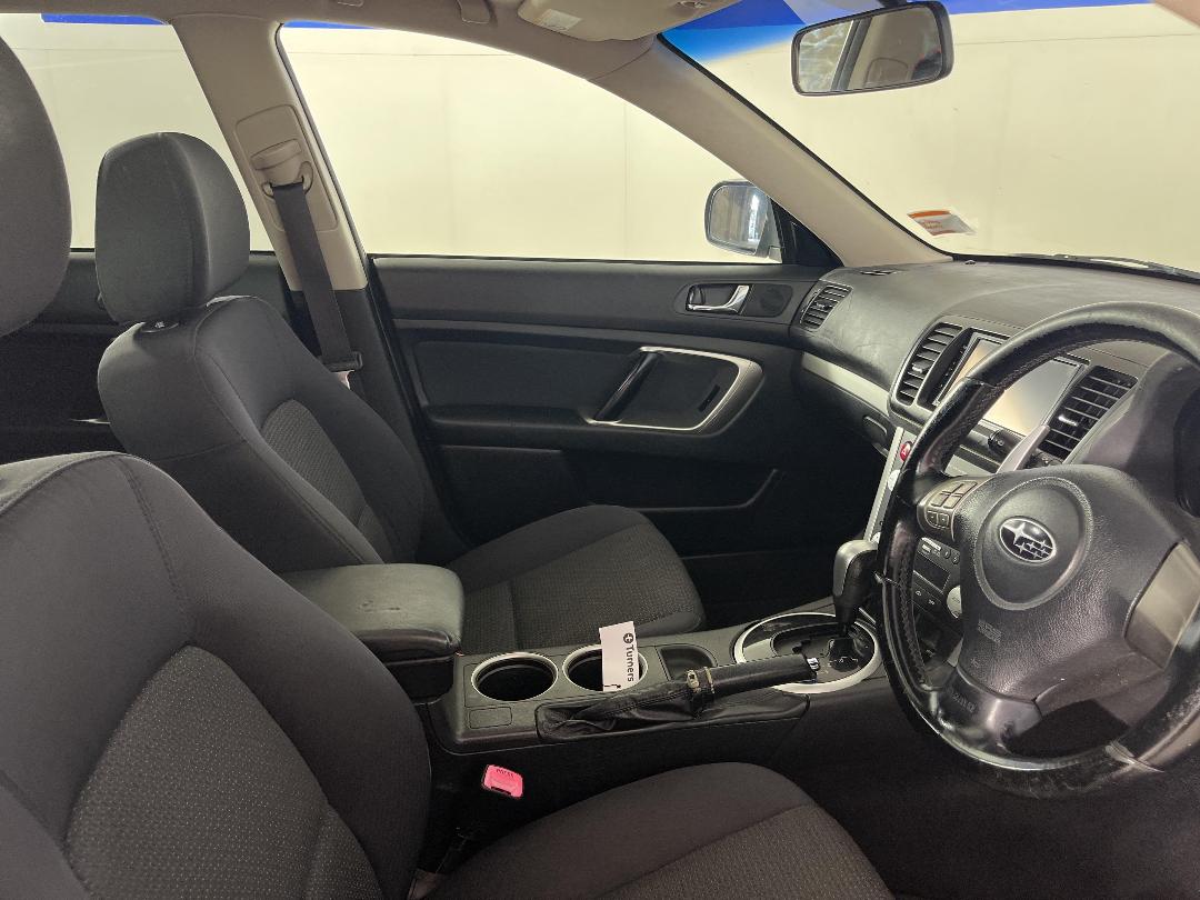 Photo '16' of Subaru Legacy