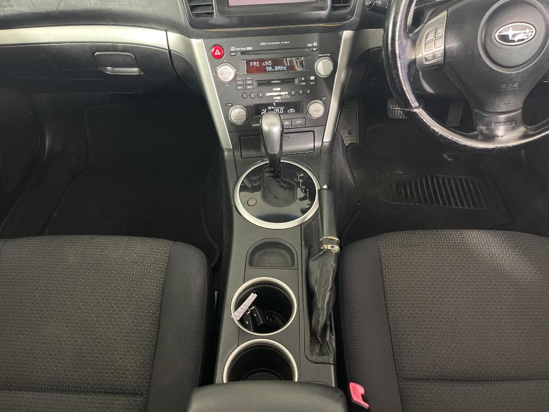 Photo '23' of Subaru Legacy