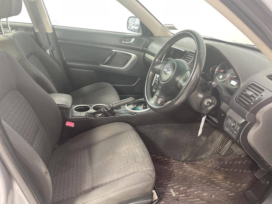 Photo '16' of Subaru Legacy