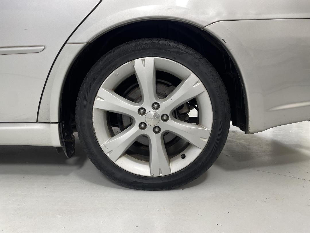 Photo '11' of Subaru Legacy