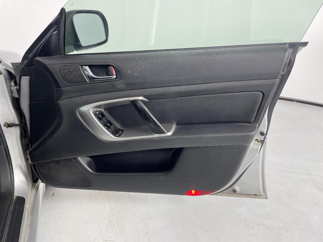 Photo '15' of Subaru Legacy