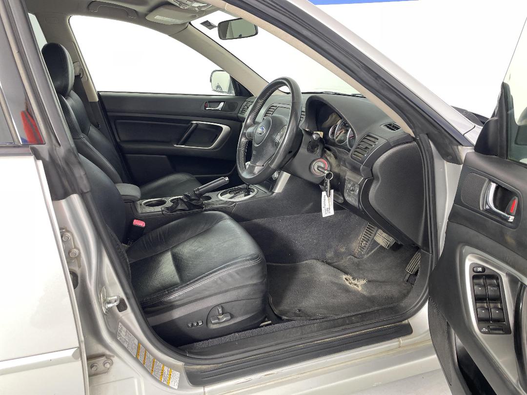 Photo '16' of Subaru Legacy