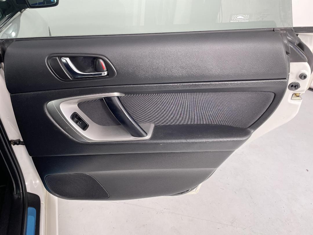 Photo '19' of Subaru Legacy Photo '19' of Subaru Legacy