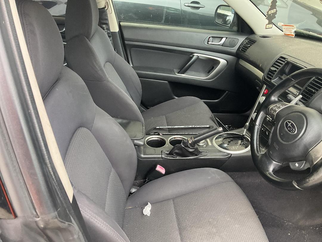 Photo '10' of Subaru Legacy