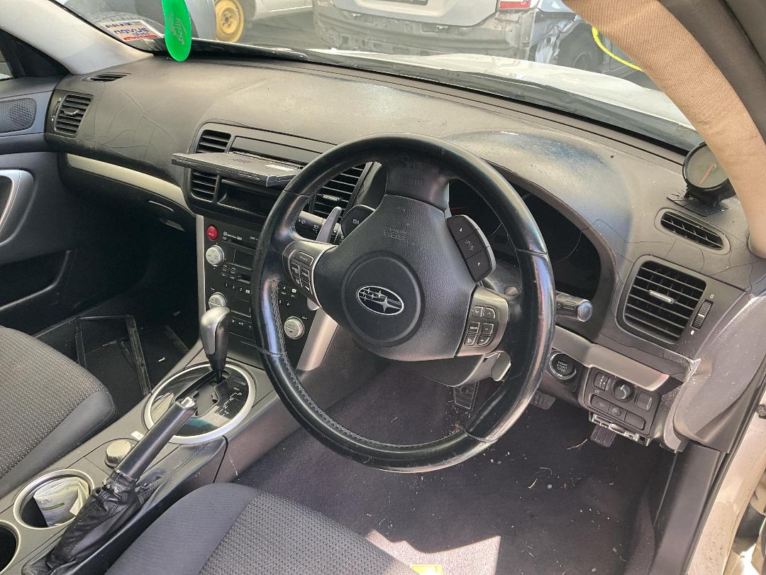 Photo '21' of Subaru Legacy