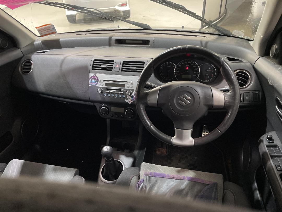 Photo '11' of Suzuki Swift