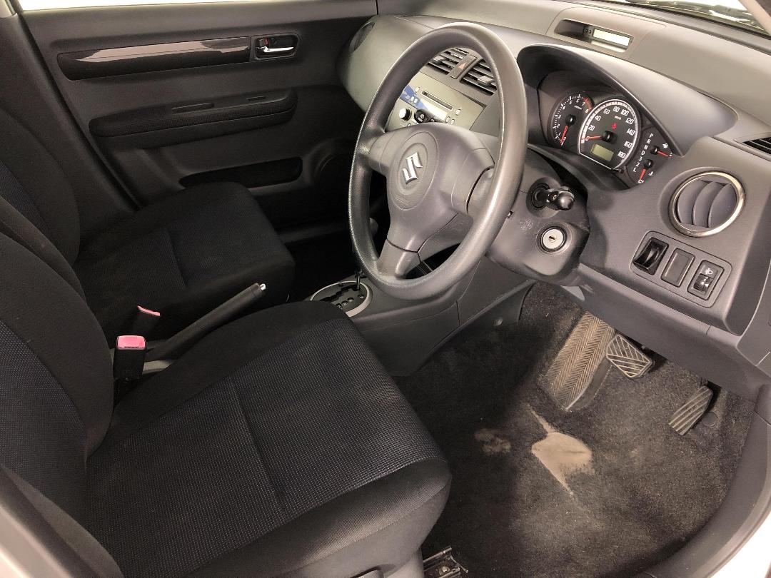 Photo '16' of Suzuki Swift