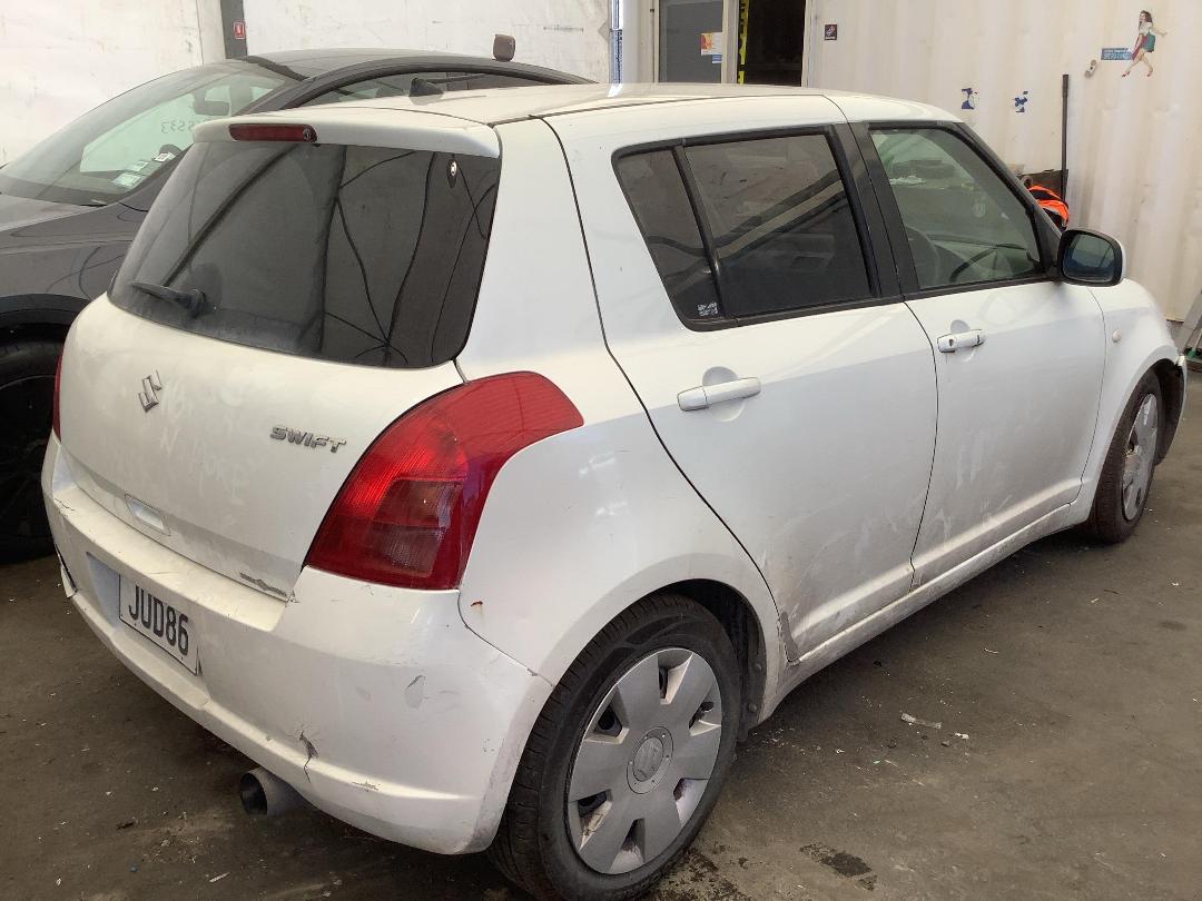 Photo '5' of Suzuki Swift Photo '5' of Suzuki Swift