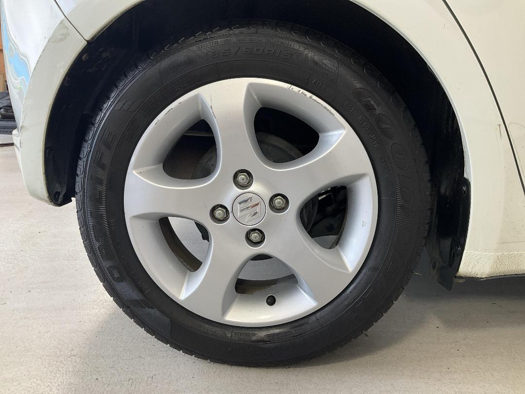 Photo '12' of Suzuki Swift