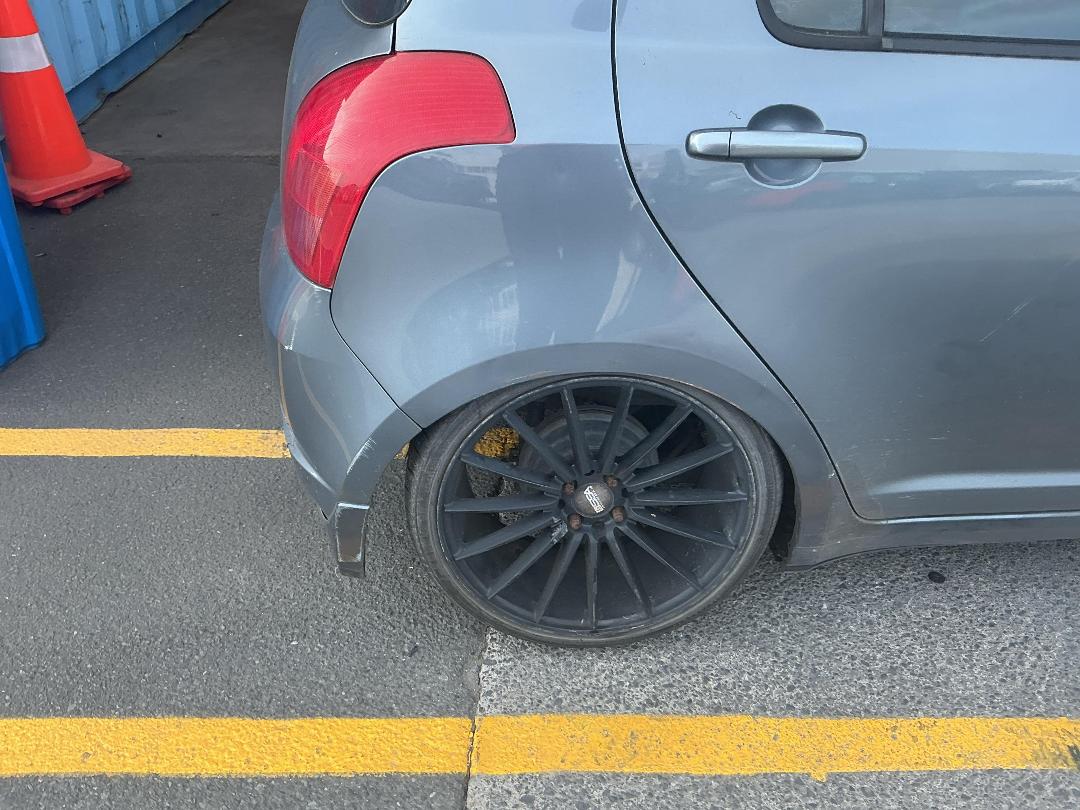 Photo '15' of Suzuki Swift Glxh2 LTD Photo '15' of Suzuki Swift Glxh2 LTD