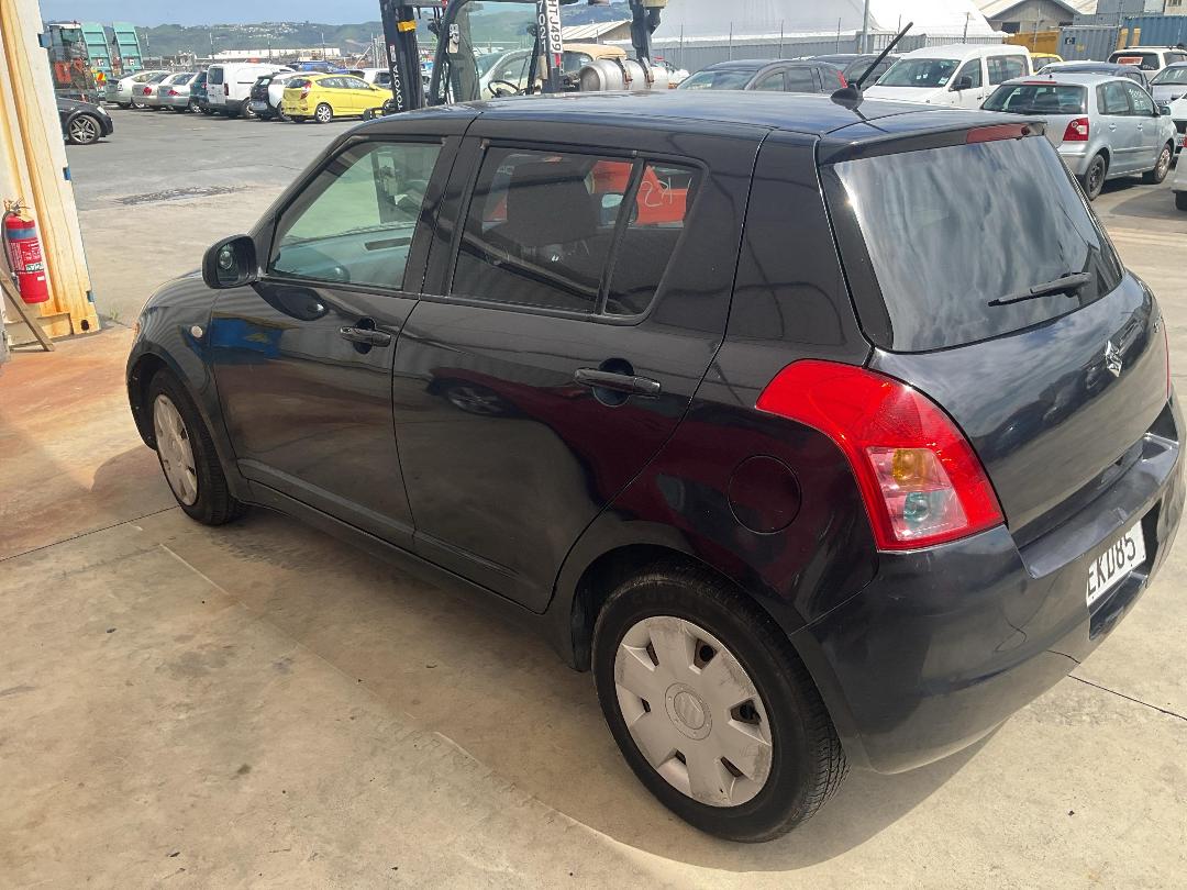 Photo '4' of Suzuki Swift Photo '4' of Suzuki Swift