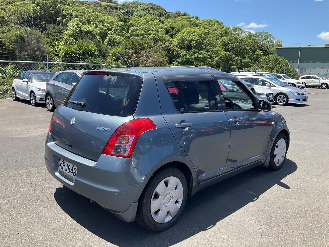 Photo '4' of Suzuki Swift