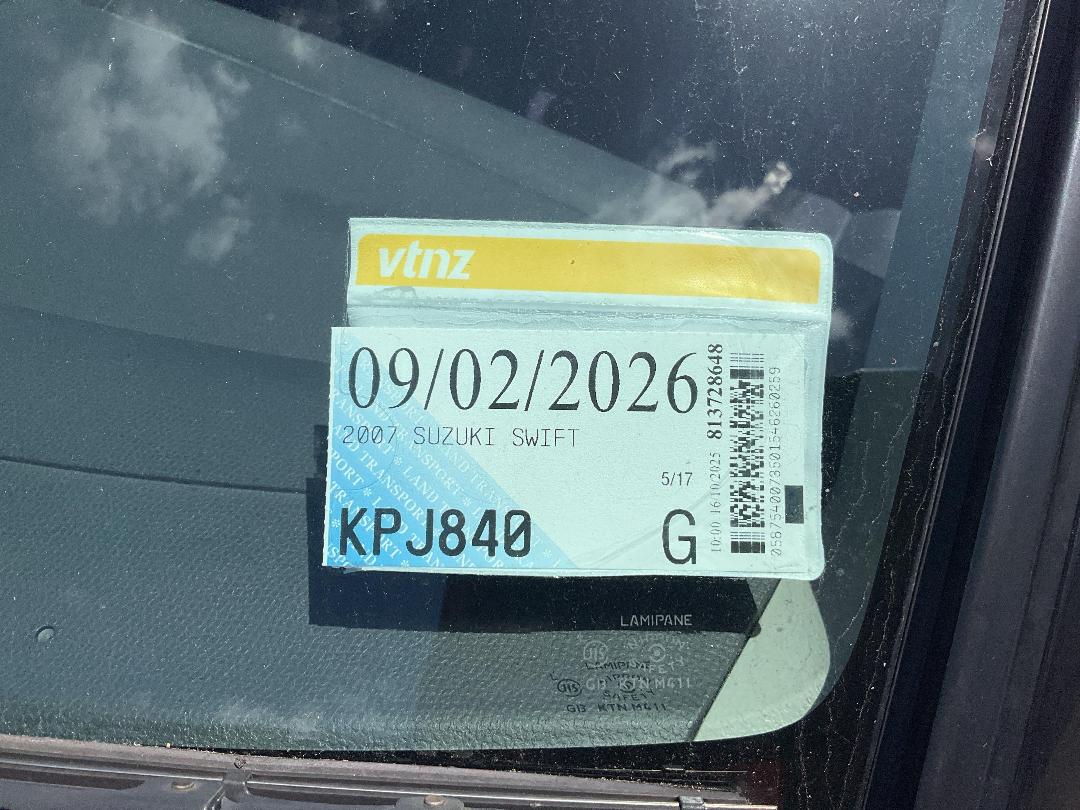 Photo '12' of Suzuki Swift