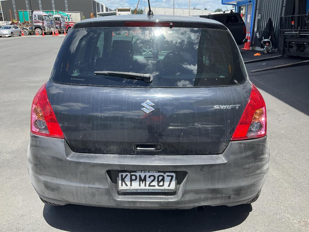 Photo '8' of Suzuki Swift Photo '8' of Suzuki Swift