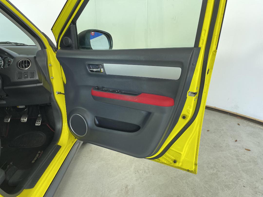 Photo '15' of Suzuki Swift Photo '15' of Suzuki Swift