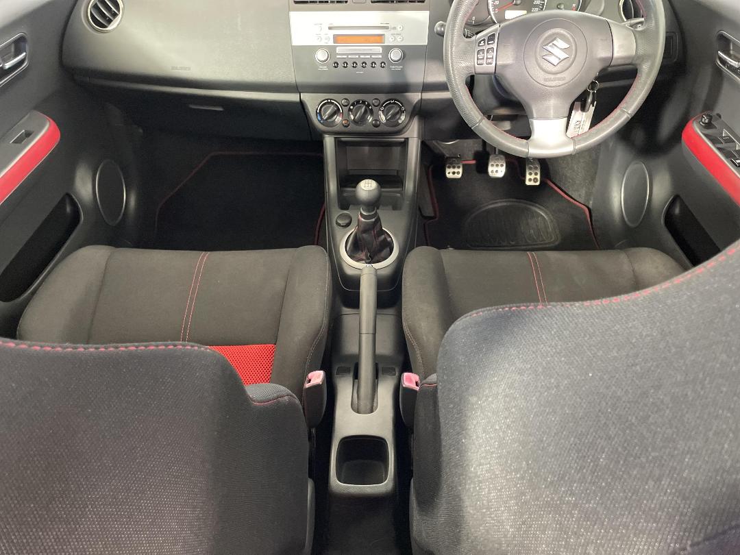 Photo '18' of Suzuki Swift Photo '18' of Suzuki Swift