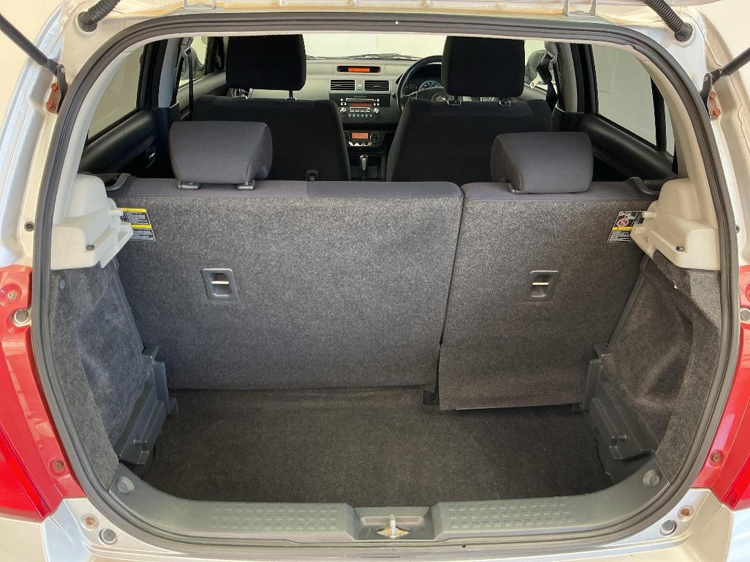 Photo '14' of Suzuki Swift