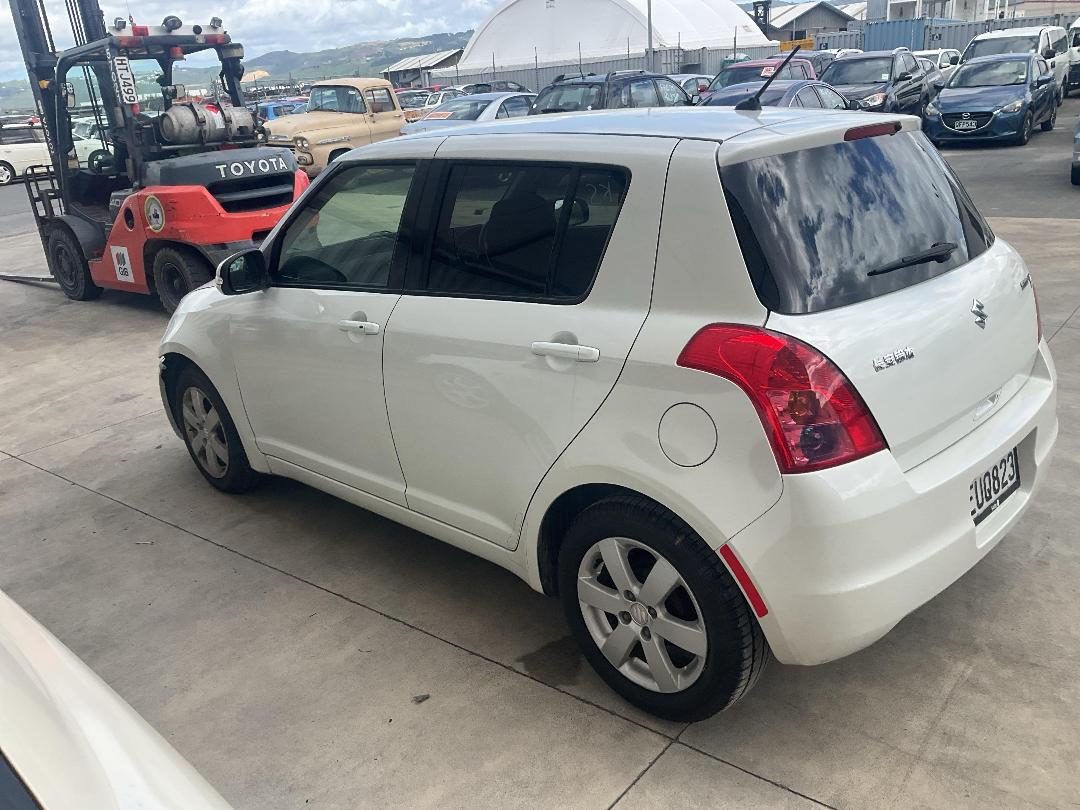 Photo '4' of Suzuki Swift Photo '4' of Suzuki Swift