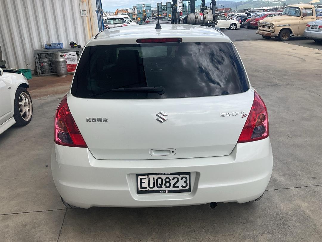 Photo '5' of Suzuki Swift Photo '5' of Suzuki Swift