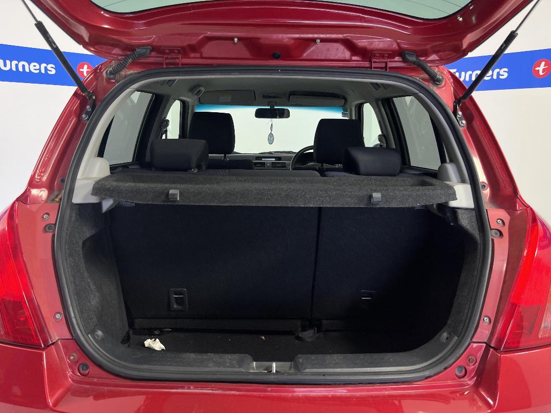 Photo '14' of Suzuki Swift Photo '14' of Suzuki Swift