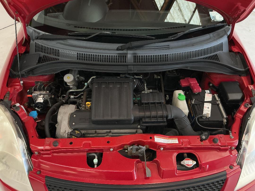 Photo '13' of Suzuki Swift