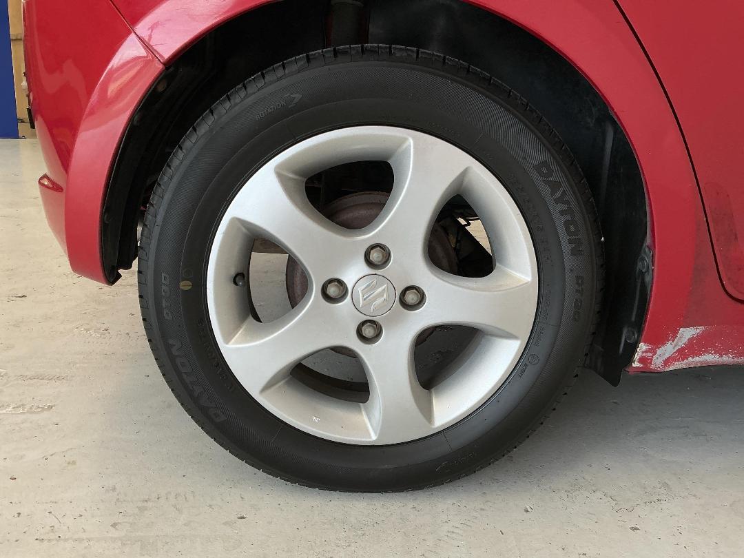 Photo '12' of Suzuki Swift