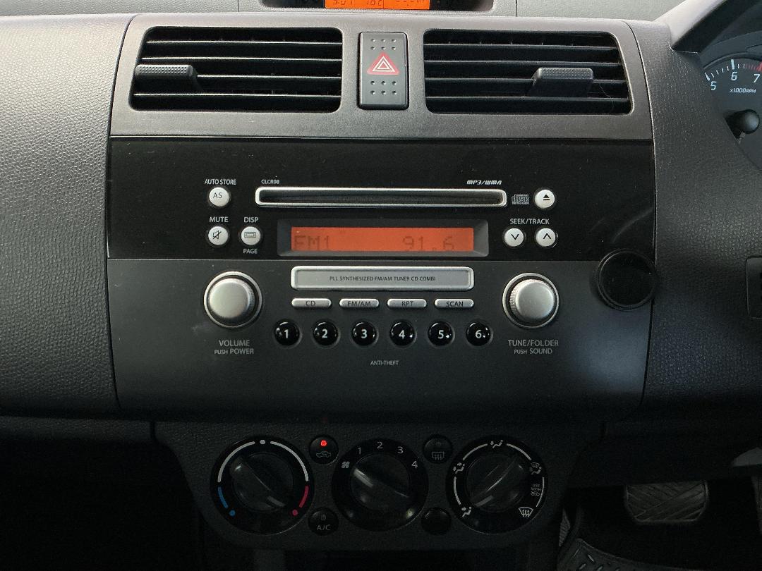 Photo '18' of Suzuki Swift