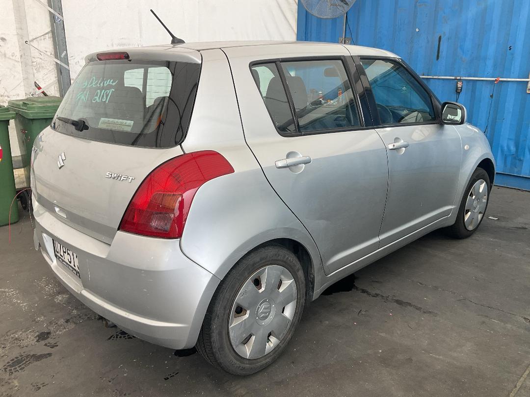 Photo '5' of Suzuki Swift Glxh