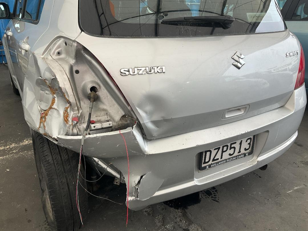 Photo '14' of Suzuki Swift Glxh