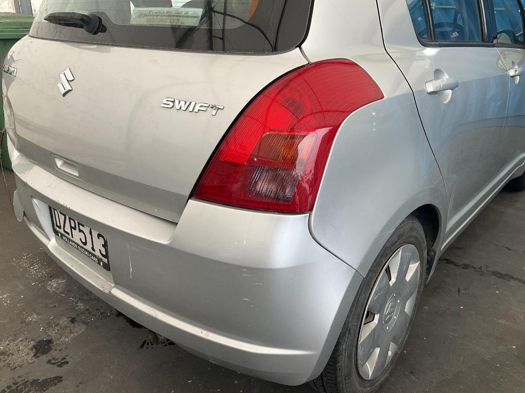 Photo '15' of Suzuki Swift Glxh