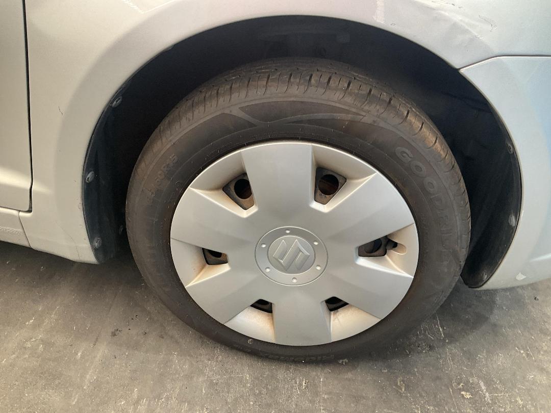 Photo '17' of Suzuki Swift Glxh