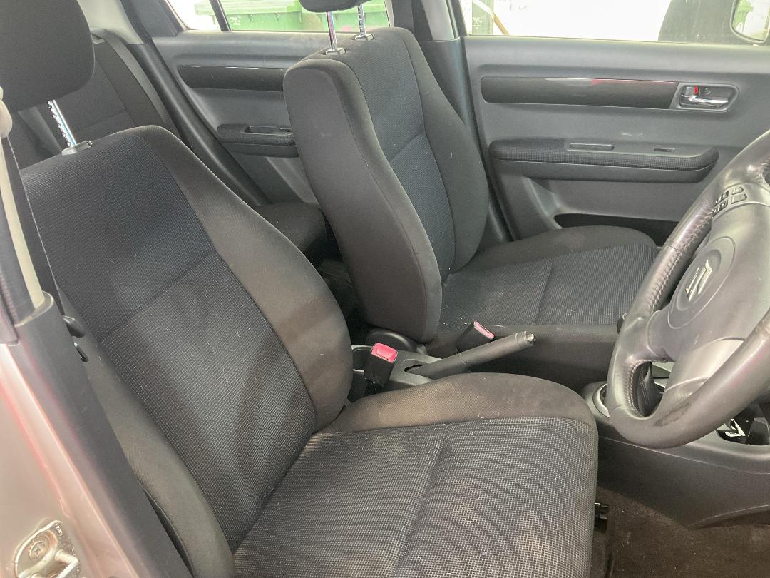 Photo '28' of Suzuki Swift Glxh