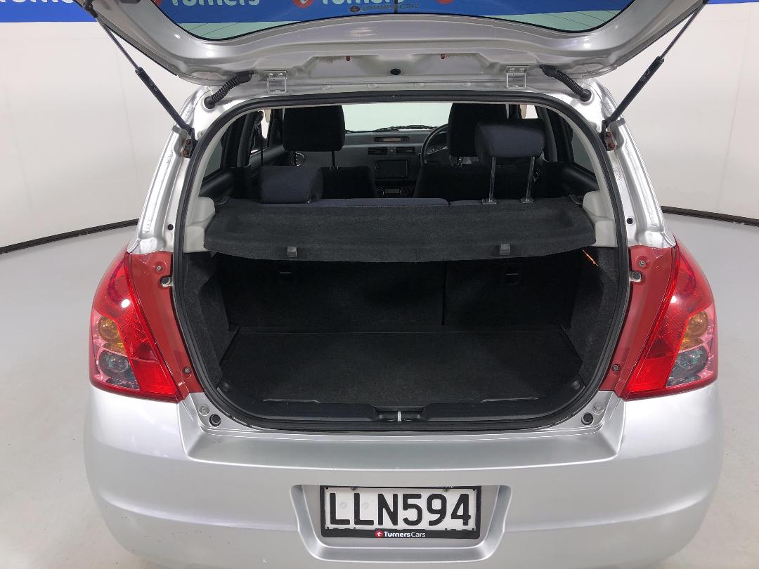 Photo '14' of Suzuki Swift