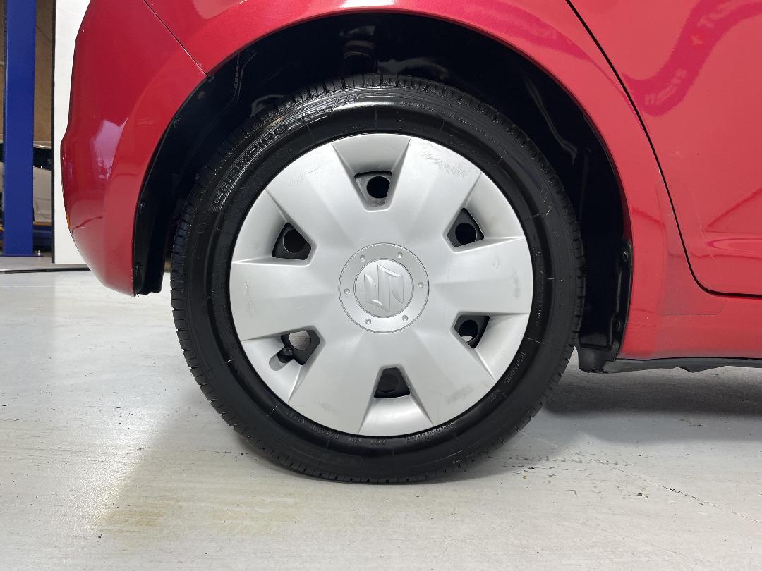 Photo '12' of Suzuki Swift