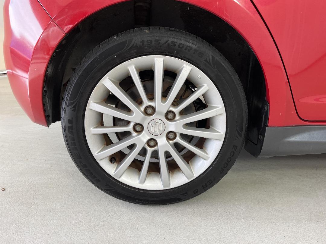 Photo '12' of Suzuki Swift